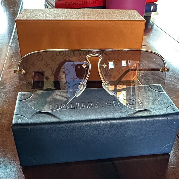 Louis Vuitton Accessories - Auth. Louis Vuitton grease mask sunglasses z1469u